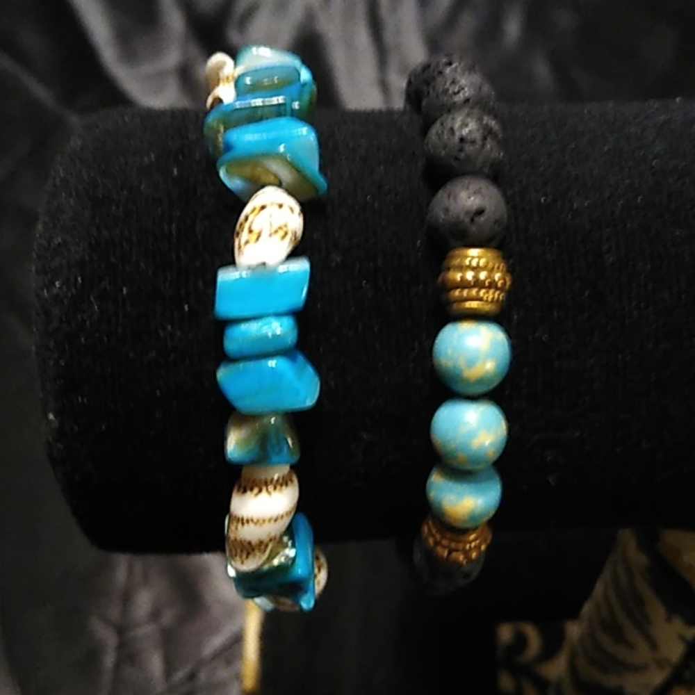2 Stretch Bracelets